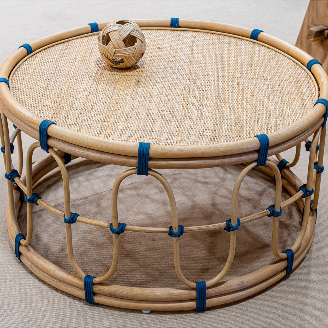 Loop Coffee Table Capriccio with blue accent wrap, angled view
