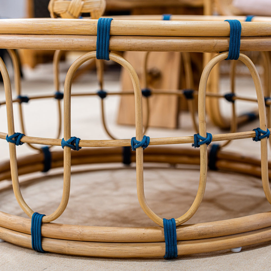 Loop Coffee Table Capriccio with blue accent wrap, detail view