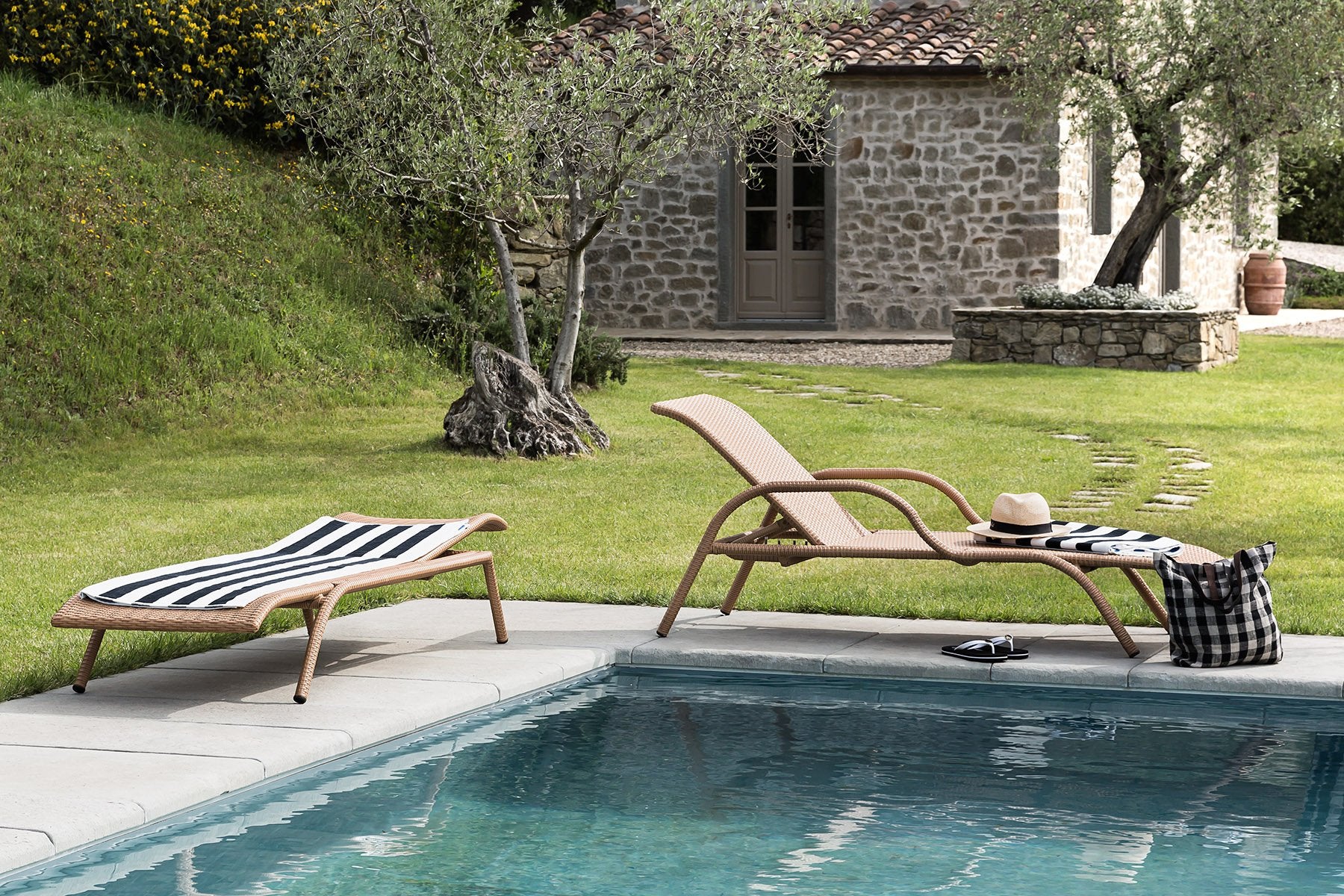 Sunlounger hotsell with arms
